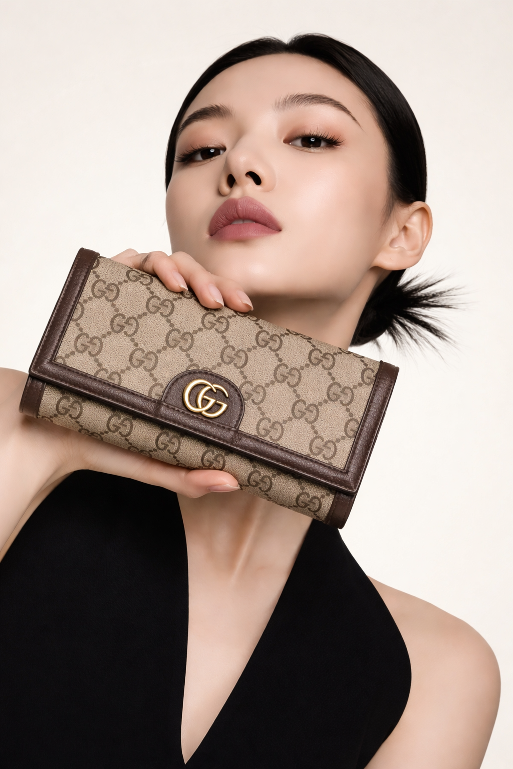 Gucci Ophidia chain wallet in beige and dark brown GG supreme canvas with the gold-toned Double G hardware.