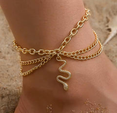 This boho multi-layer snake anklet is a versatile accessory made of golden alloy.